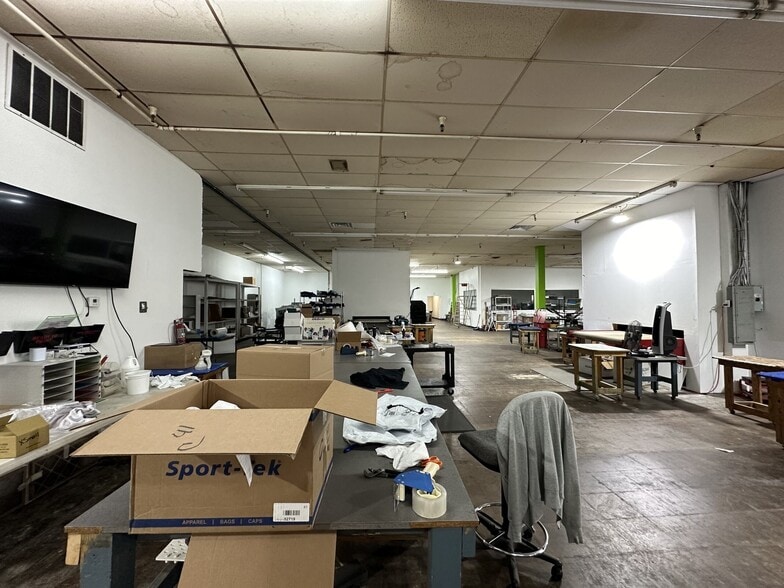 More Photos Of 1101 Main St, Garland Warehouse For Sale