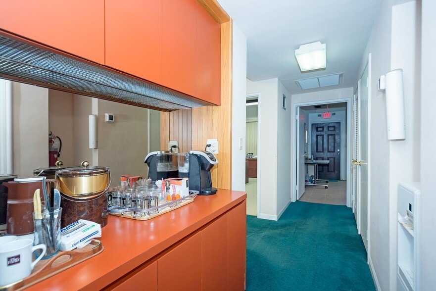 More Photos Of 2138 Hollywood Blvd, Hollywood Office For Sale