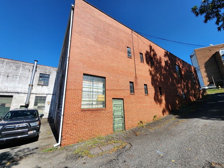 More Photos Of 414 Brookstown Ave, Winston-Salem Warehouse For Sale