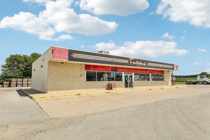 More Photos Of 402 W Johnson St, Pocahontas Flex For Sale