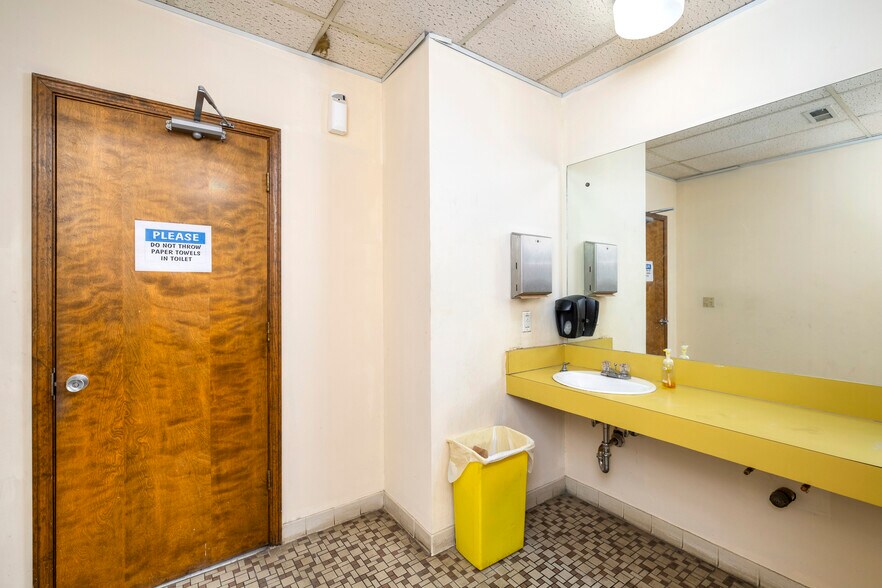 More Photos Of 410 W Liberty St, Sumter Office Residential For Sale