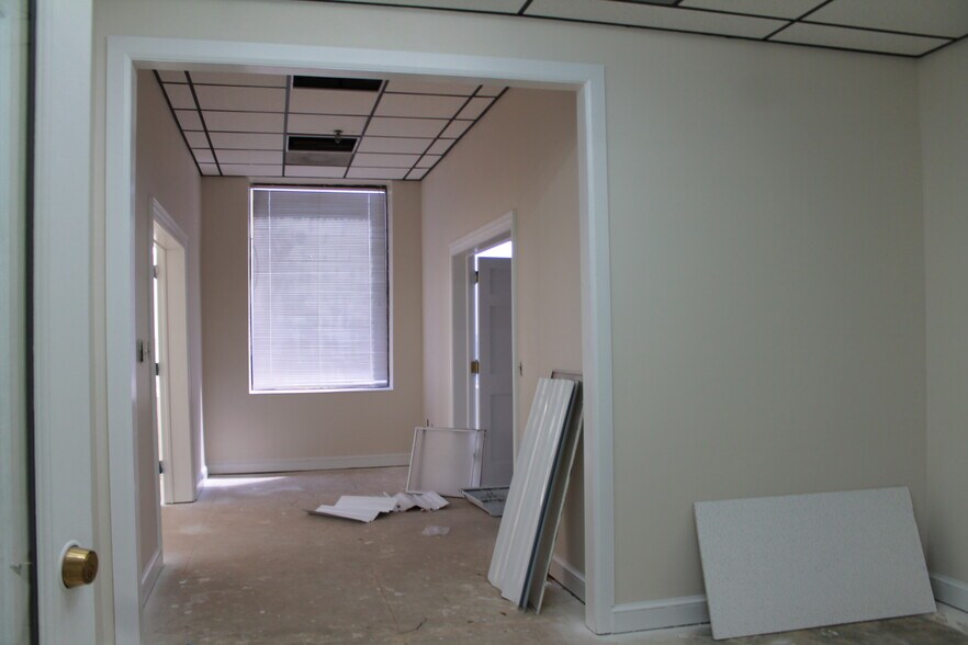More Photos Of 201 W Market St, Kingsport Office For Sale