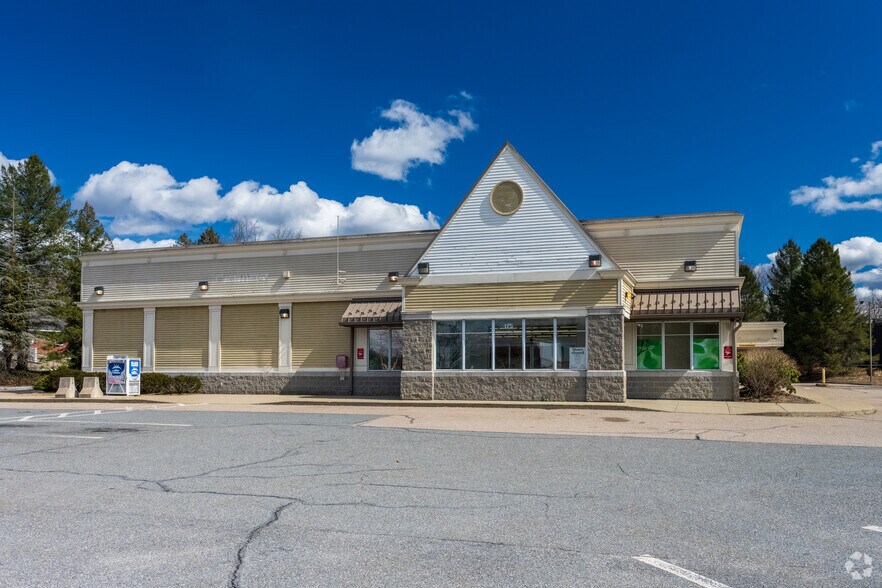 More Photos Of 175 Dean St, Taunton Drugstore For Lease