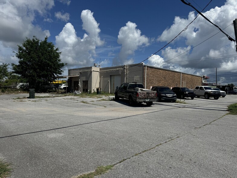 More Photos Of 1703 Fairfield Dr, Pensacola Freestanding For Lease