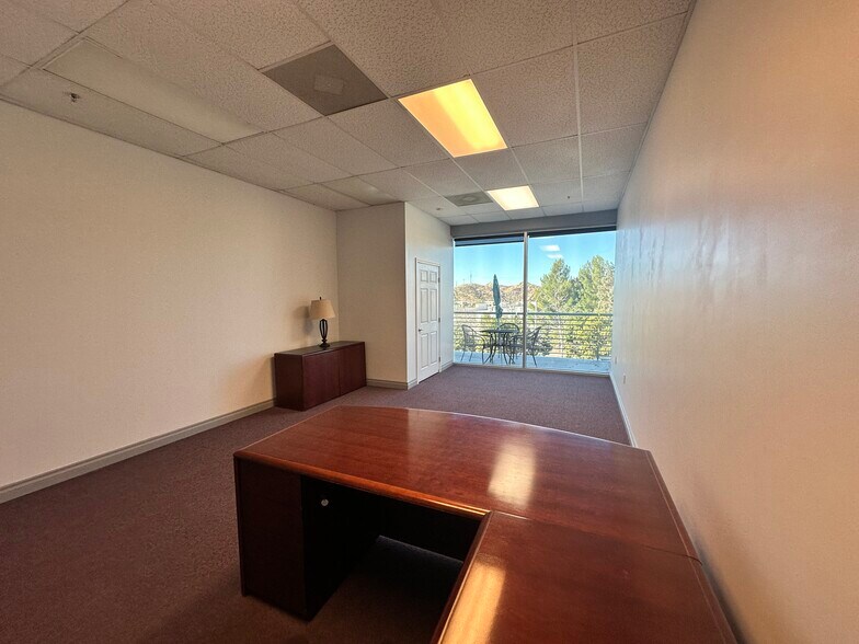 More Photos Of 28298 Constellation Rd, Valencia Warehouse For Lease