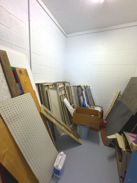 More Photos Of 3851 Harrington st, Oak Park Freestanding For Sale