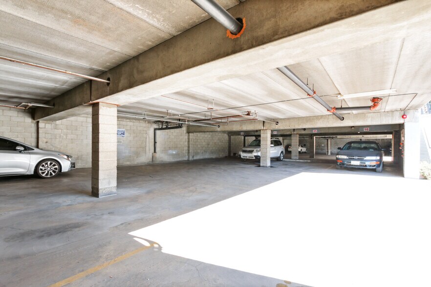 More Photos Of 14110 Yukon Ave, Hawthorne Apartments For Sale