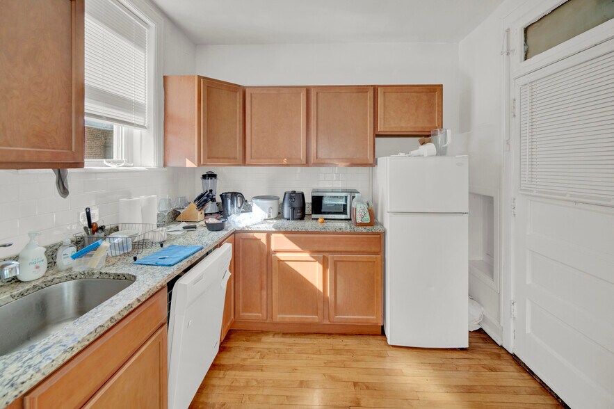 More Photos Of 1024 Noyes St, Evanston Apartments For Sale