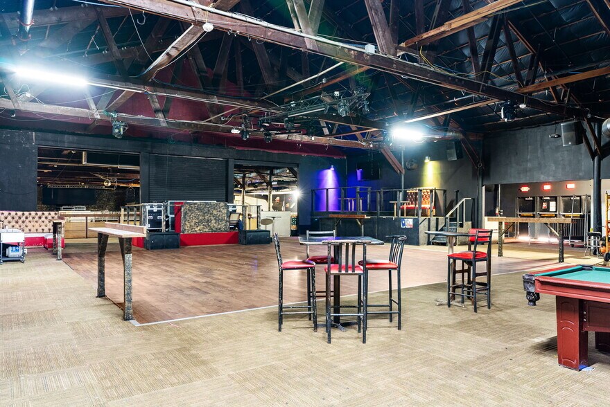 More Photos Of 13087 Hwy 271 N, Tyler Sports And Entertainment For Lease