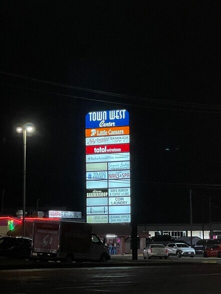 Primary Photo Of 1412-1420 N Valley Mills Dr, Waco Unknown For Lease