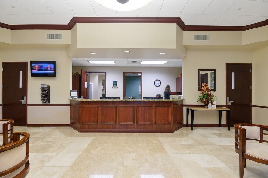 More Photos Of 2101 Vista Pkwy, West Palm Beach Office For Lease