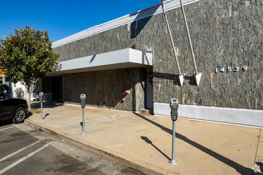 More Photos Of 14519-14539 Sylvan St, Van Nuys Religious Facility For Lease