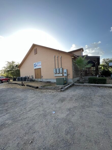More Photos Of 8453 US Highway 181 N, Floresville Restaurant For Sale