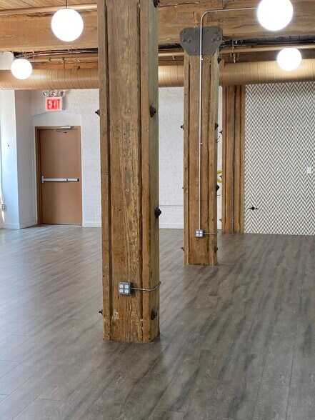 More Photos Of 32 Bridge St, Brooklyn Office For Lease
