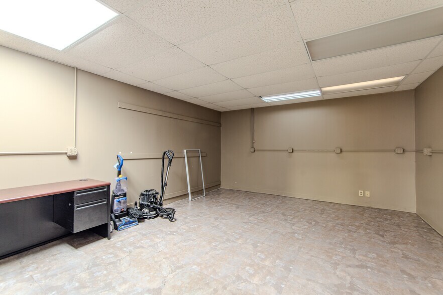 More Photos Of 126 E Main St, Adamsville Storefront For Sale