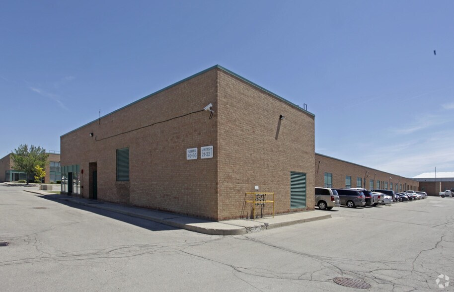 More Photos Of 2430 Lucknow Dr, Mississauga Light Manufacturing For Lease