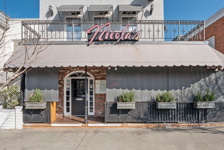 More Photos Of 20969 Ventura Blvd, Woodland Hills Restaurant For Lease