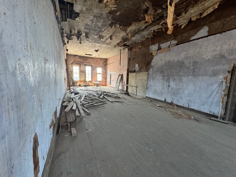 More Photos Of 725 Main St, Lafayette Storefront For Sale