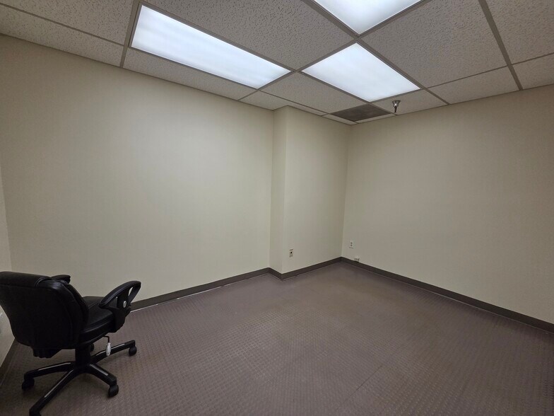 More Photos Of 4925 Indian School Rd NE, Salem Warehouse For Lease