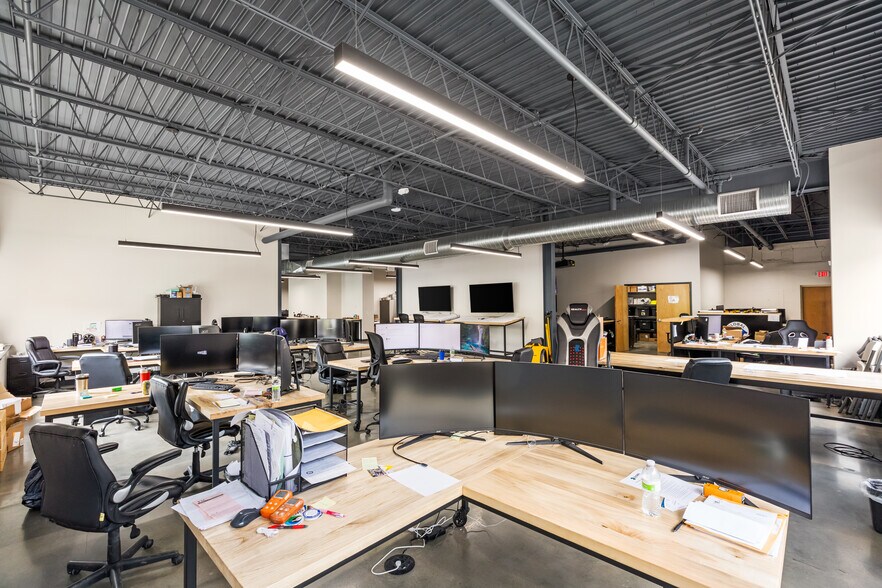 More Photos Of 1215 W 12th St, Kansas City Flex For Lease