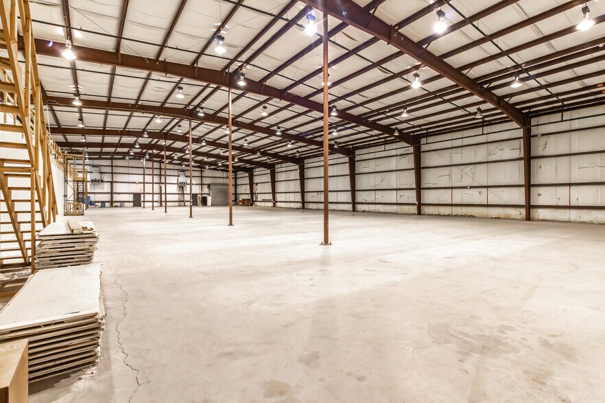 More Photos Of 1160 E Van Fleet Dr, Bartow Warehouse For Lease