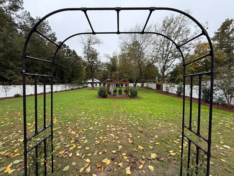 More Photos Of 102 Live Oak St, Tabor City Restaurant For Sale