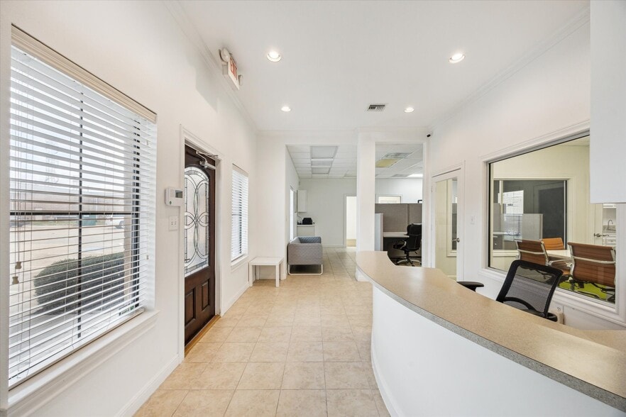 More Photos Of 9525 Huffmeister Rd, Houston Medical For Sale