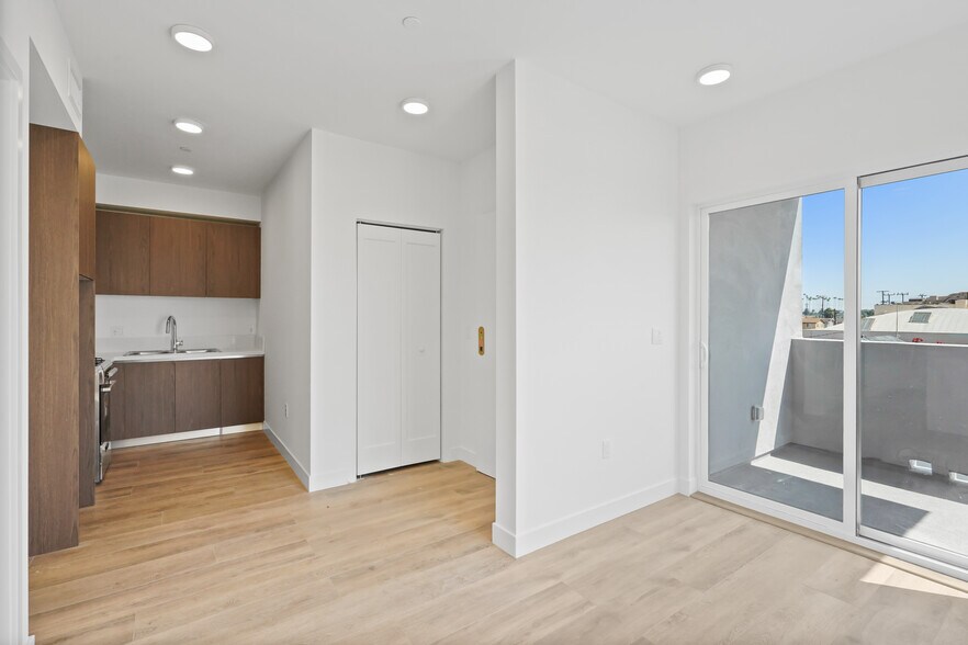 More Photos Of 443 E Vernon Ave, Los Angeles Apartments For Sale