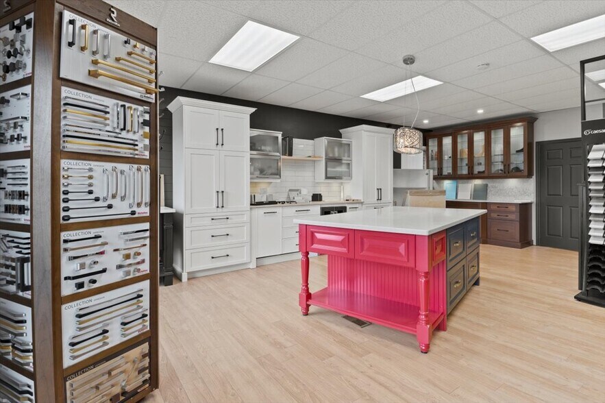 More Photos Of 48 Water St, Port Perry Storefront For Lease