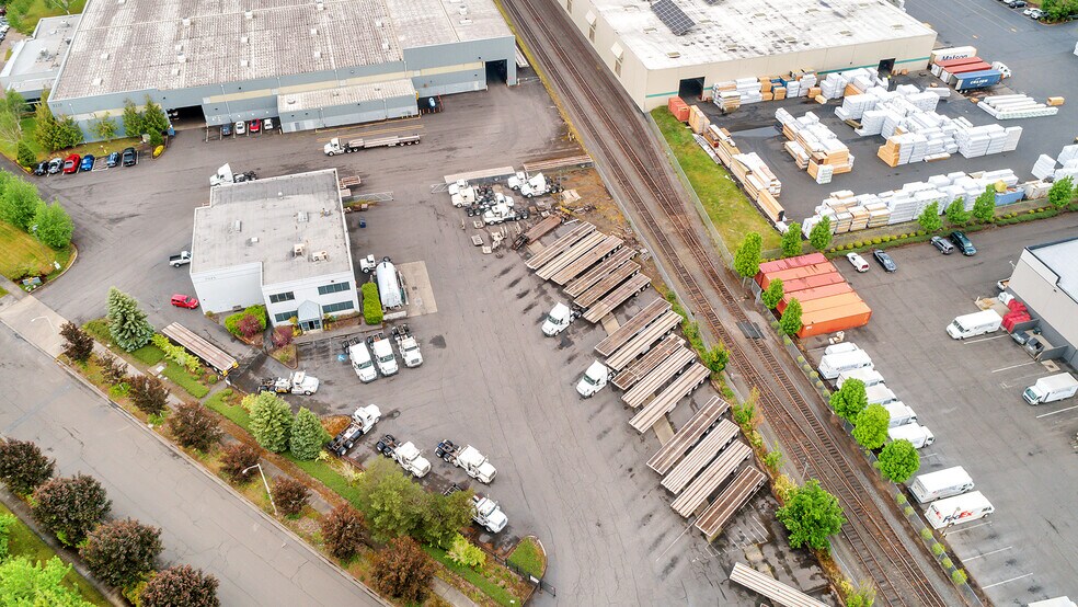 More Photos Of 7025 N Leadbetter Rd, Portland Service For Lease