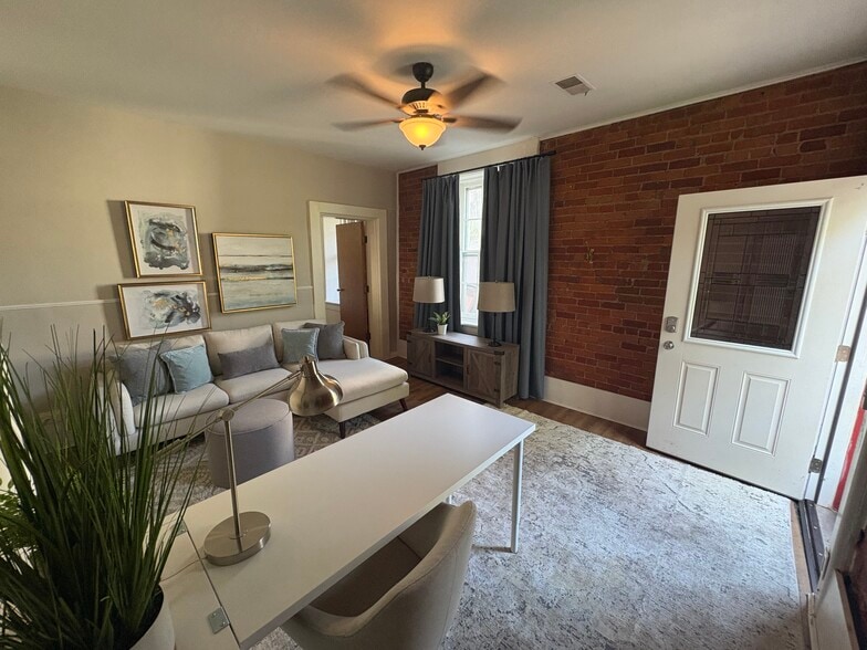 More Photos Of 114 Wellington Pl, Cincinnati Office Residential For Lease