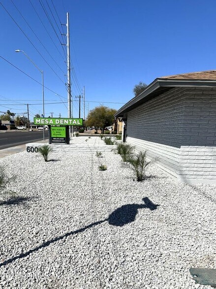 More Photos Of 600 E University Dr, Mesa Medical For Lease