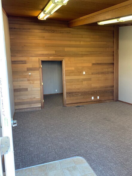 More Photos Of 2150 Cross St, Eugene Service For Lease
