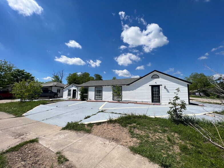 More Photos Of 804 W 2nd St, Taylor Storefront Retail Office For Lease