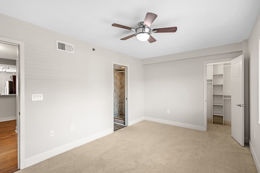 More Photos Of 4700 Roanoke Pky, Kansas City Apartments For Sale