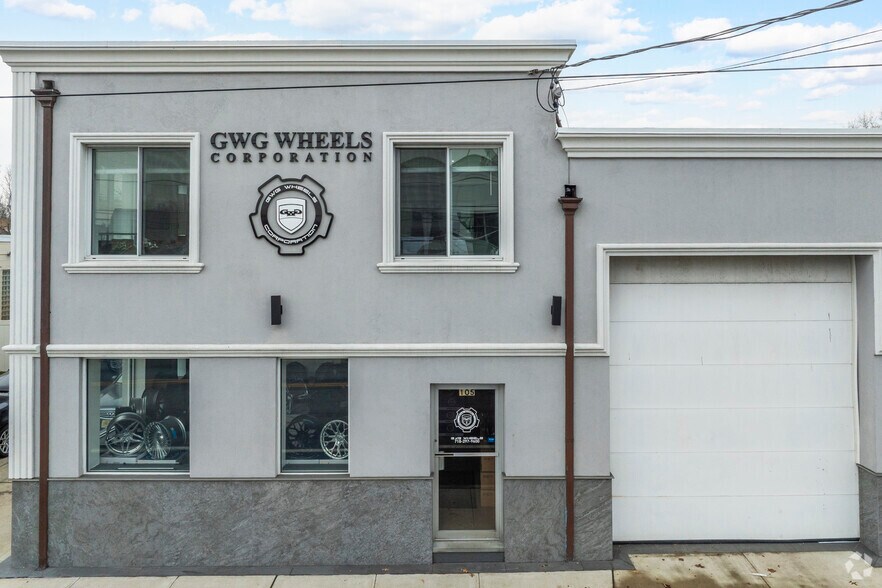 More Photos Of 115 Lakeville Rd, New Hyde Park Industrial For Lease