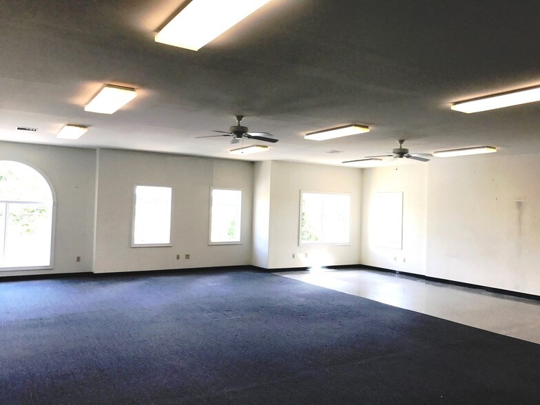More Photos Of 2051 Northwestern Pike, Winchester Bank For Lease
