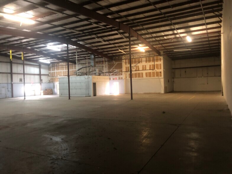 More Photos Of 2230C 31st St S, Saint Petersburg Warehouse For Lease