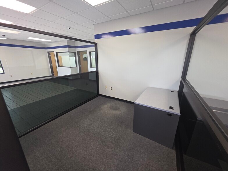 More Photos Of 1519 S School Ave, Fayetteville Auto Dealership For Lease