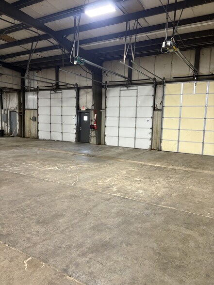 More Photos Of 1818 Scherer Pky, Saint Charles Warehouse For Sale