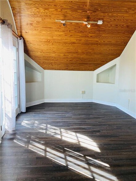 More Photos Of 23 N Summerlin Ave, Orlando Office For Sale