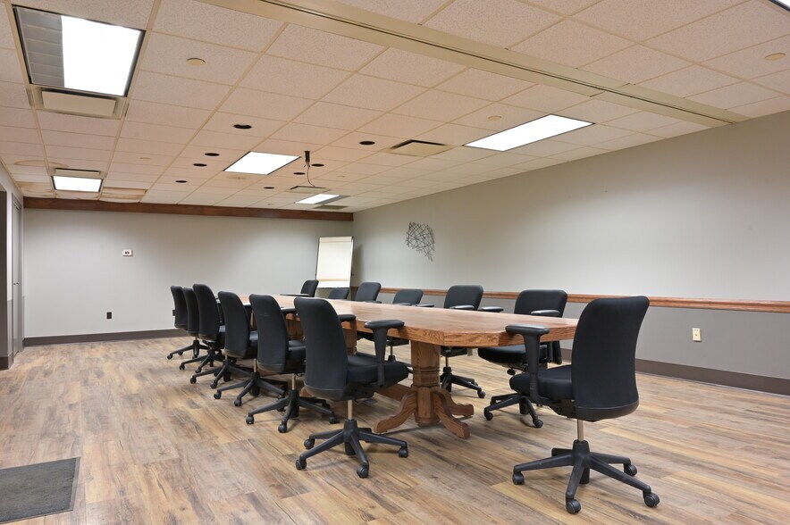 More Photos Of 835 Washington St, Saint Marys Manufacturing For Lease