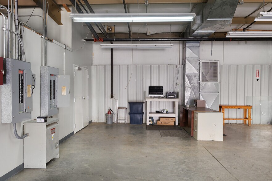 More Photos Of 205 Industrial Pike, Whitwell Manufacturing For Sale
