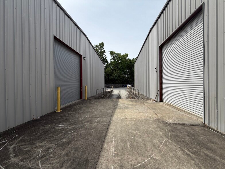 More Photos Of 2785 MacMae Dr, Mobile Warehouse For Lease