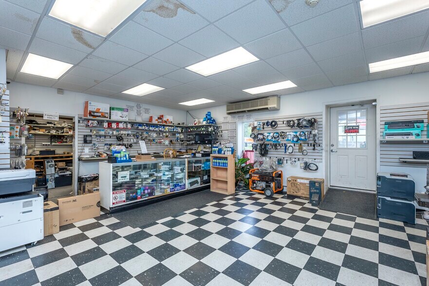 More Photos Of 141 Ulster Ave, Saugerties Storefront Retail Residential For Sale