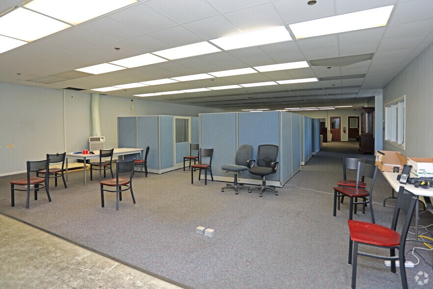 More Photos Of 572 S New St, Eden Distribution For Lease