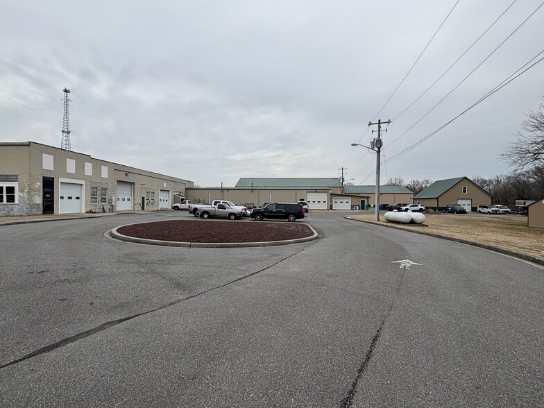 More Photos Of 24848 Meeting House Rd, Denton Warehouse For Lease