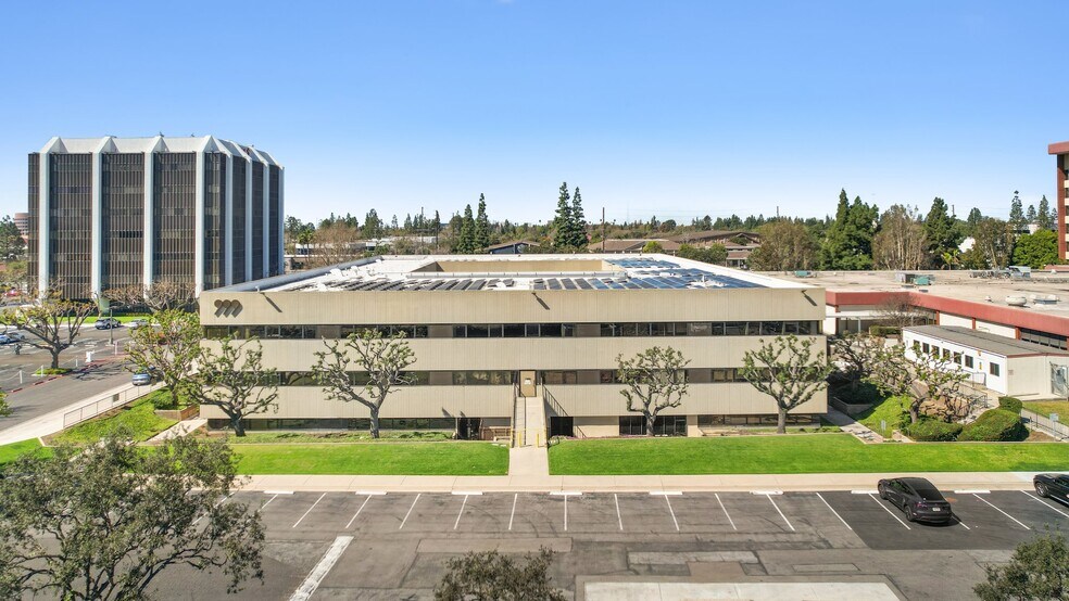 More Photos Of 999 N Tustin Ave, Santa Ana Medical For Sale