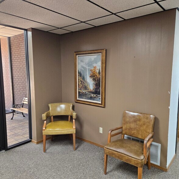 More Photos Of 1309-1313 W Ash Ave, Duncan Office For Sale