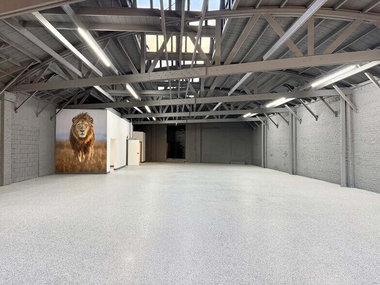 More Photos Of 525 W Windsor Rd, Glendale Manufacturing For Sale